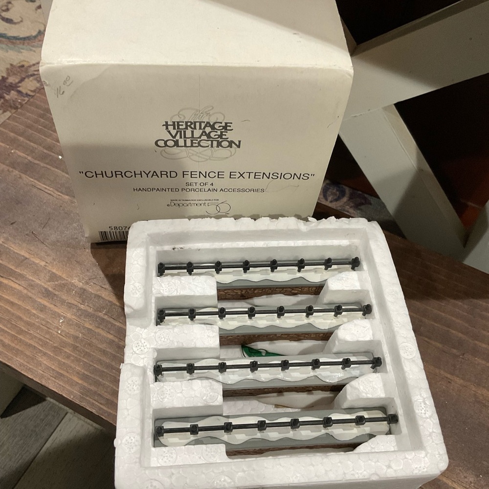 Heritage Village Collection Churchyard Fence Extensions dept‎ 56